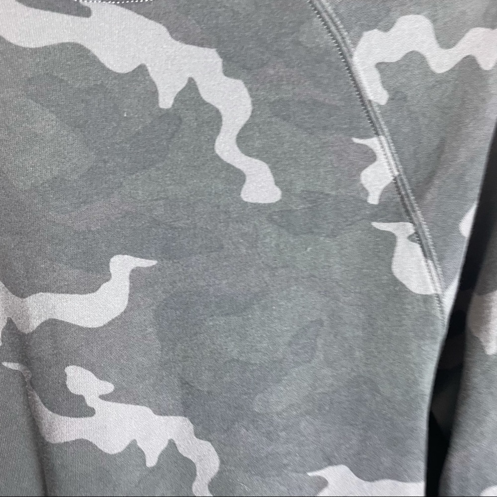 American Eagle Camo Print Soft Oversized Crewneck Size XS - Picture 3 of 9